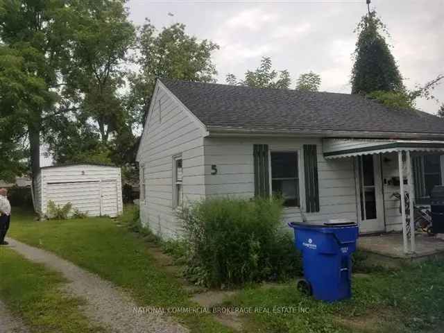 Charming Bungalow Near Downtown Single Garage Four Car Parking