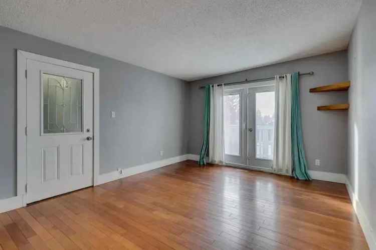 Duplex For Rent in Calgary, Alberta