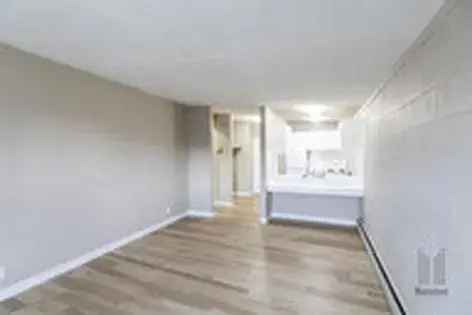 Rent 1 Room Apartment in Calgary with Scenic Views and Modern Amenities