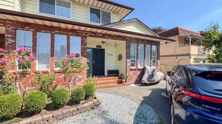 A $1,999,000.00 1/2 Duplex with 4 bedrooms in Woodwards, Richmond