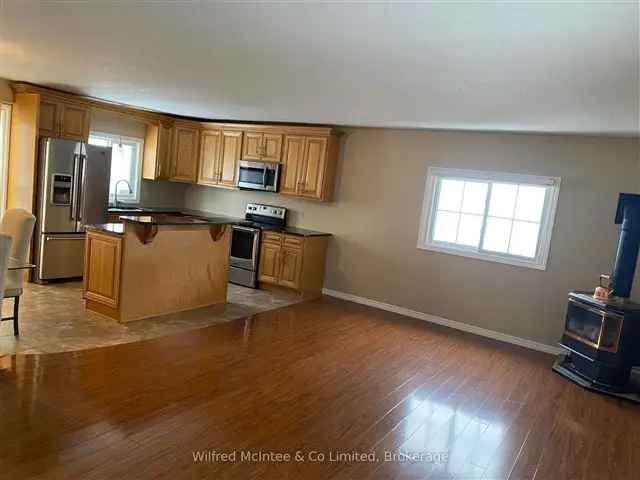 Marl Lake Waterfront Bungalow - Updated Kitchen, Double Garage, Stunning Views