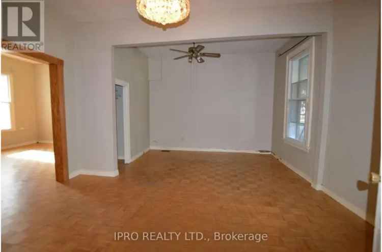 Hamilton Detached Home 4 Beds 2 Baths 10ft Ceilings Finished Basement