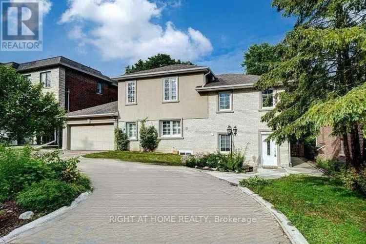 Oak Ridges Family Home: Finished Basement, Quartz Counters, Gazebo