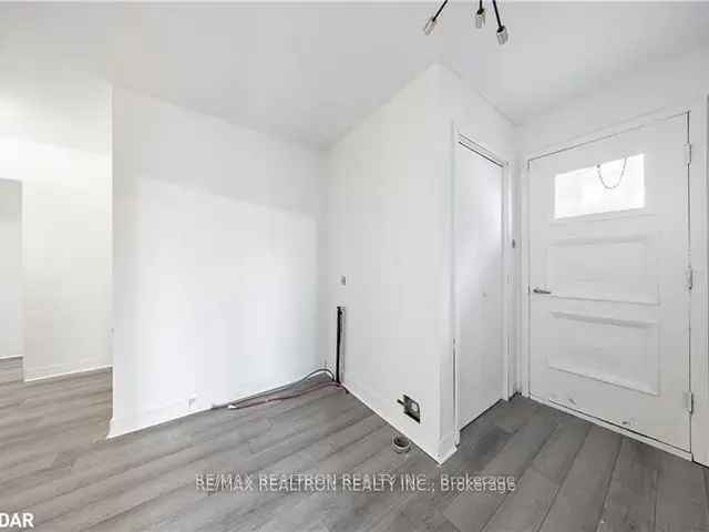 House For Sale in Delhi, Ontario