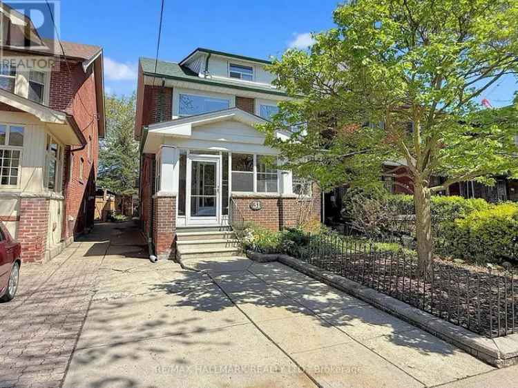 3 Storey Home in Oakwood Village Family Friendly Spacious Home