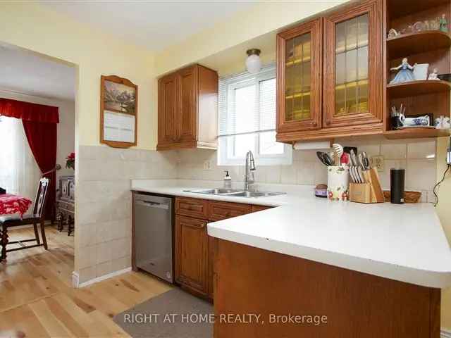 House For Sale in 11, Flemington Court, Whitby, Ontario