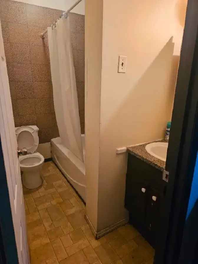 2 bedroom for rent near Polo Park