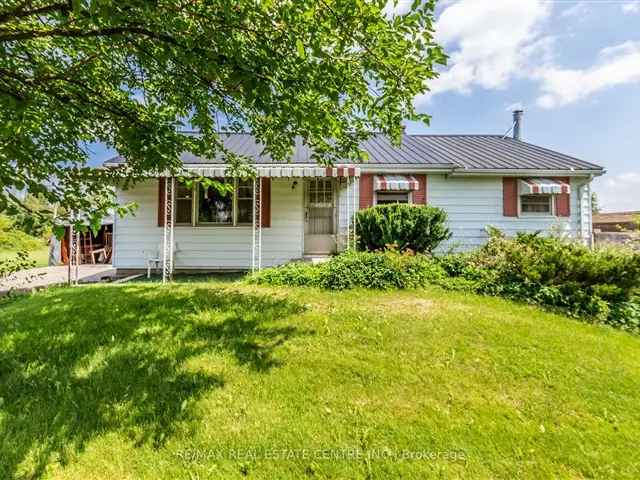 Country Bungalow with Escarpment Views Near Milton