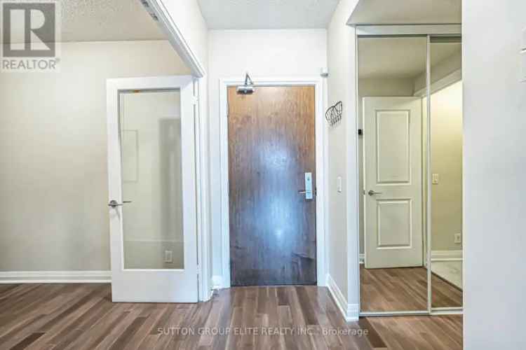 Luxury Condo near Clarkson Go Station 800 sq ft