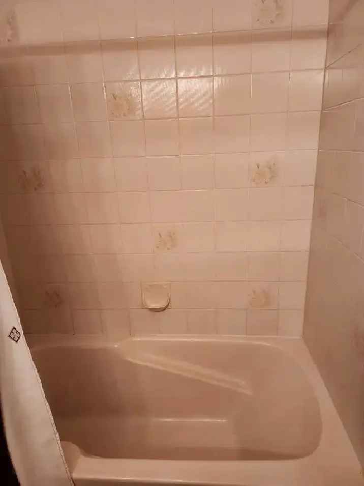 Room for Rent with Private Bathroom and Shared Kitchen
