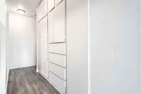 1 room apartment of 65 m² in Montreal