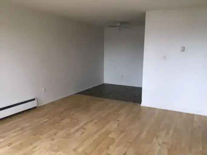 Spacious 1-Bedroom Apartment in Coquitlam Near Schools and Parks