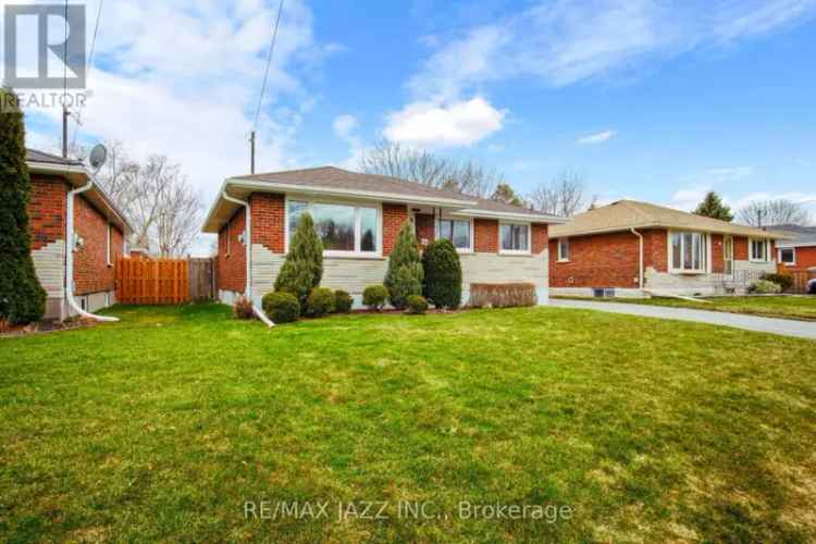Charming 3-Bedroom Bungalow Near Highway 401