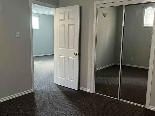 Lower Level 1 Bedroom Amberlea - Close to Shops Highway Transit