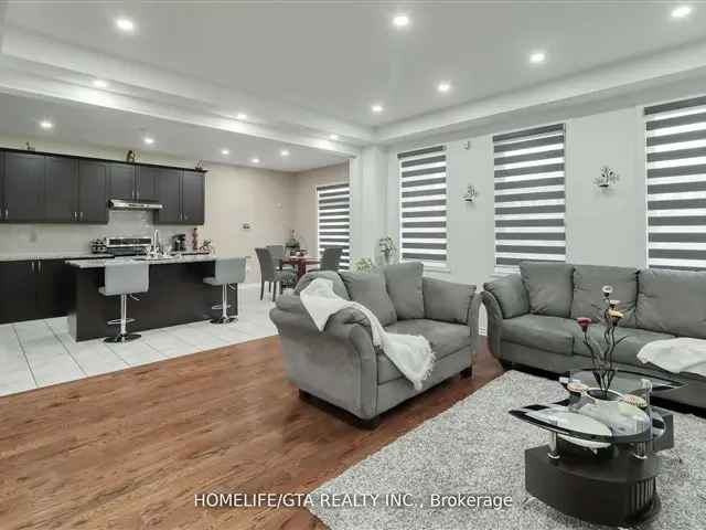 2900Sqft 4Bed 4Bath Home in Kitchener Ravine Lot