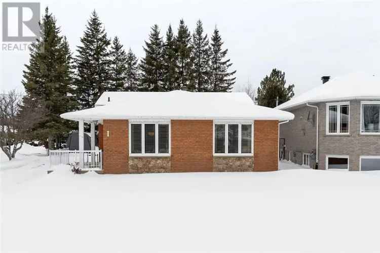 House For Sale in 1, Firmin Court, Greater Sudbury, Ontario