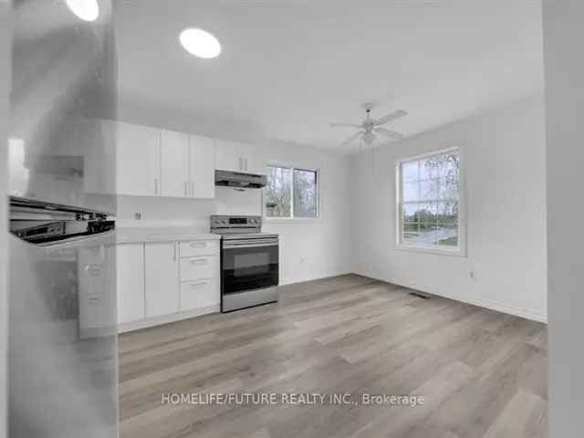 Newly Renovated Home in Ashburnham Peterborough Family Friendly