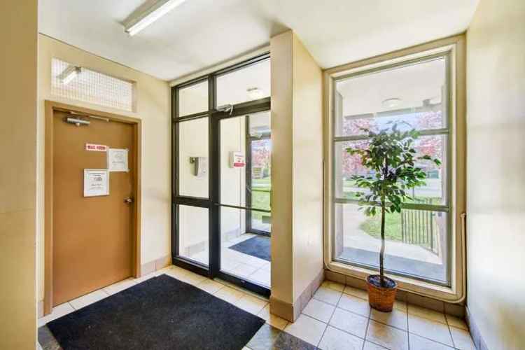 8 Vinci Cres Apartments Toronto - Family Friendly North York Rental