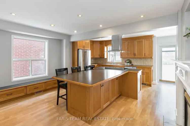 Barrie South End Family Home 3+3 Beds 4 Baths 2484 Sq Ft