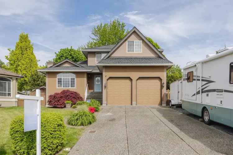 Gorgeous Family Home Near Lord Tweedsmuir Secondary