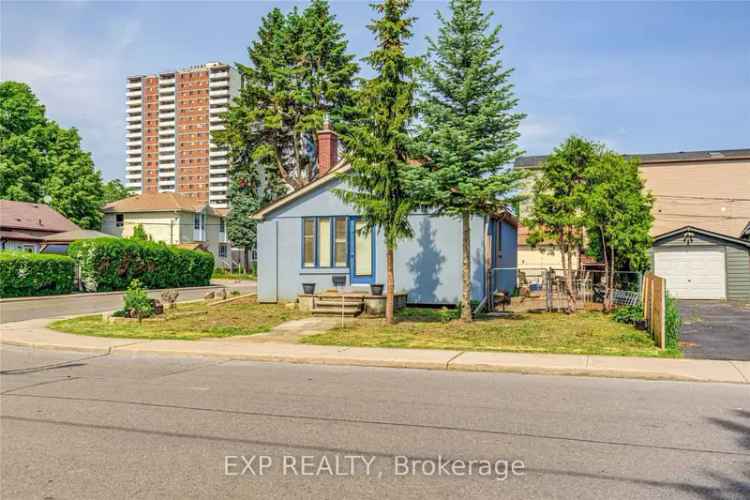 House For Sale in Toronto, Ontario