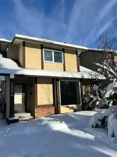 1004 Woodview Crescent SW -  in Calgary