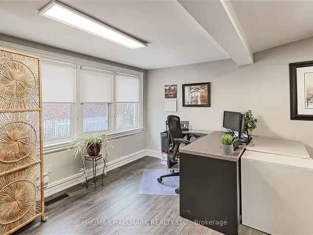 House For Sale in Aurora, Ontario