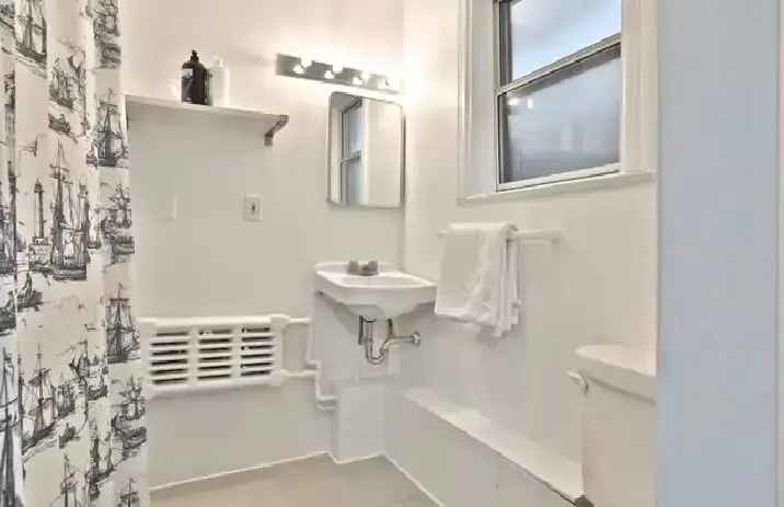 Avenue Road/Davenpport,Studio,IMMED or Dec,ovr shop,quiet,$1399