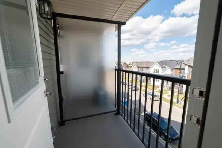 2 Bed, 2.5 Bath Rental Townhome with Garage in South Edmonton