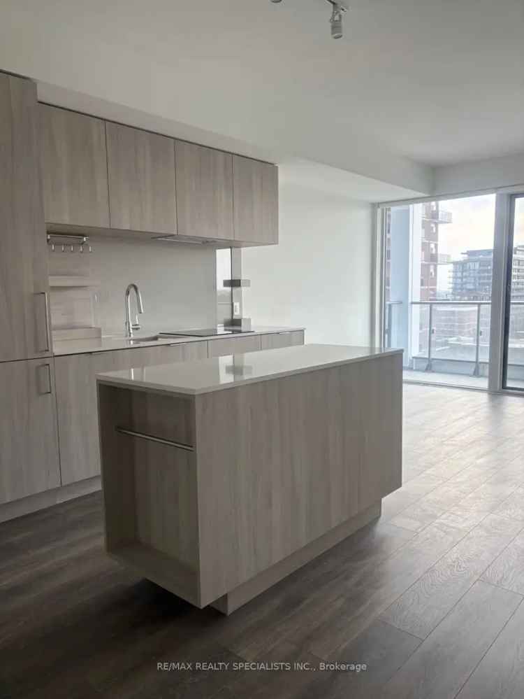 Modern 2-Bedroom Condo in Port Credit near GO Station