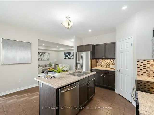 Move-In Ready Detached Home Near Amenities