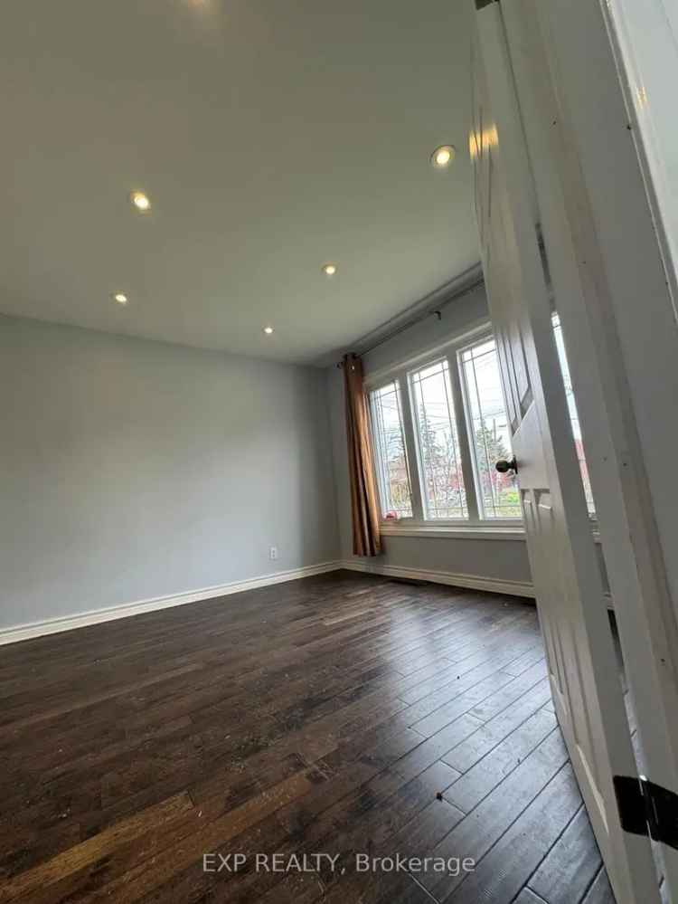 Spacious 3 2 Bedroom Home in Centennial Scarborough