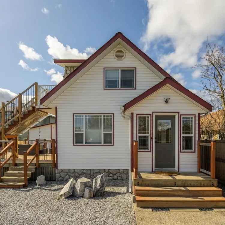 Charming 3 Bedroom 2 Bathroom House with Detached Shop