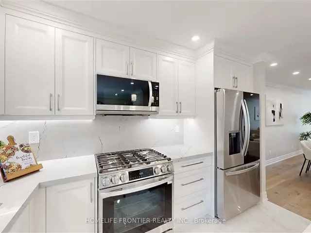 House For Sale in Oakville, Ontario