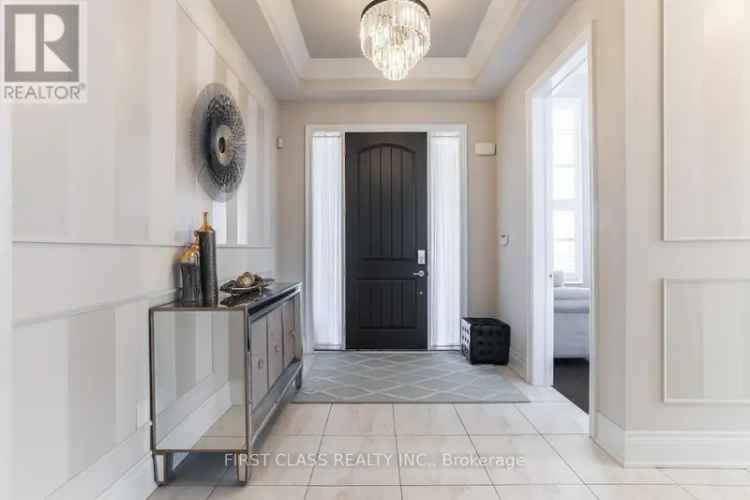 Luxury Detached House in Upper Thornhill Estate 4 Ensuite Bedrooms 3 Car Garage