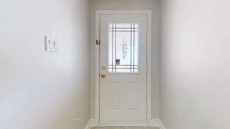3 Bedroom Detached Home in Rosedale Heights