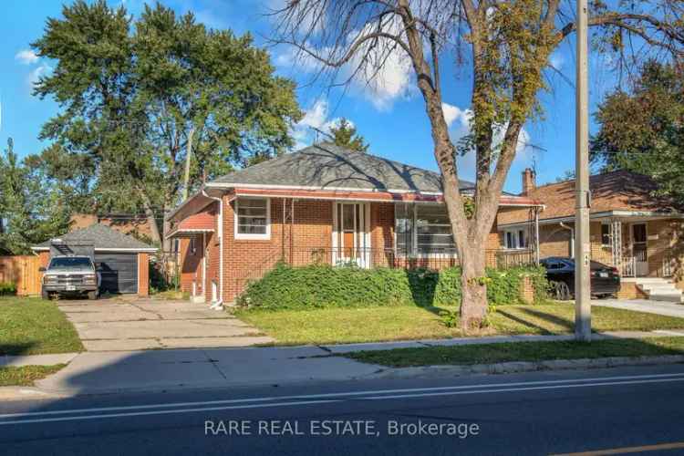 House For Sale in Windsor, Ontario