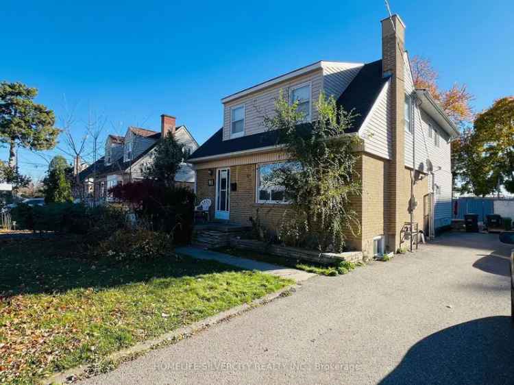 House For Sale in Brampton, Ontario