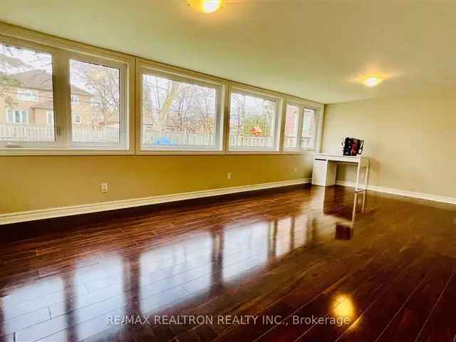 Willowdale Family Home 3 1 Bedrooms Large Solarium Pool 3 Car Parking