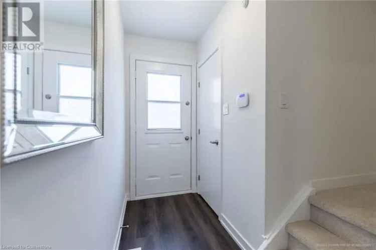 Newly Renovated Townhome Hamilton East Mountain 3 Bedrooms