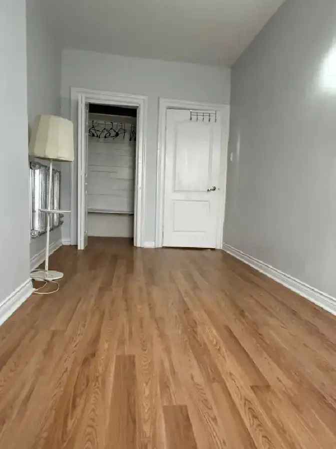 3 Beds - 1 Bath, House for rent in Downtown Toronto - @ $ 3,850