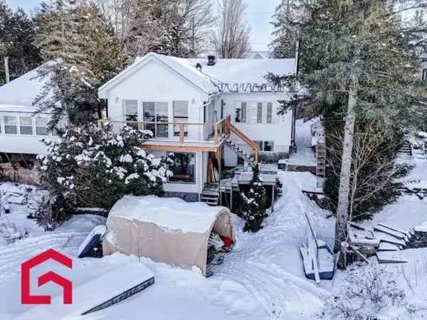 Lakefront Bungalow in St-Colomban with Gazebo and Exceptional Views