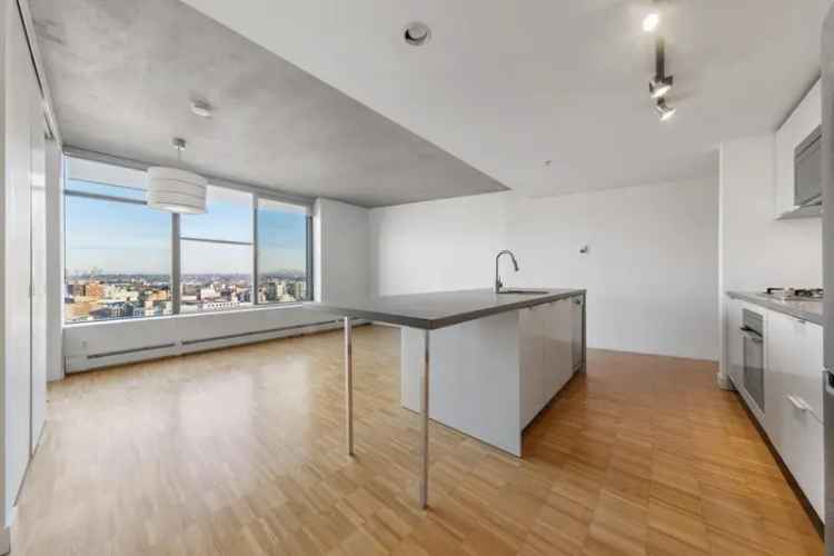 Downtown Vancouver Condo with Spectacular City Views