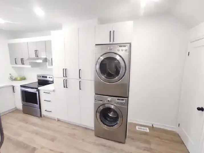 3 Bedroom, 1 Bathroom Townhouse in Downtown Toronto