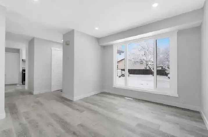 3 Beds 2.5 Baths House in Falconridge