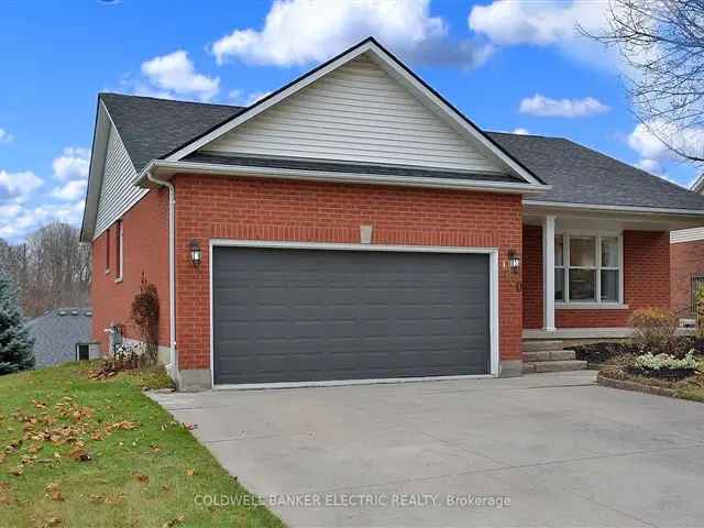 West End Bungalow: Updated Kitchen, Double Garage, 3+ Bedrooms