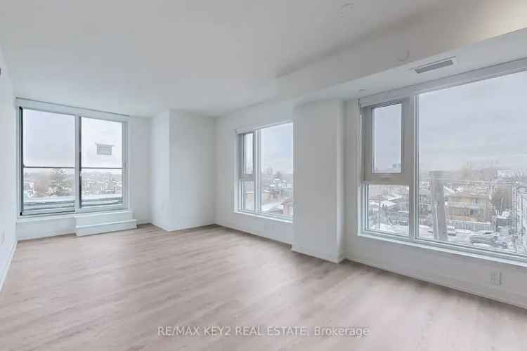 2+1 Bedroom Condo in Yorkdale Glen Park  917 sq ft