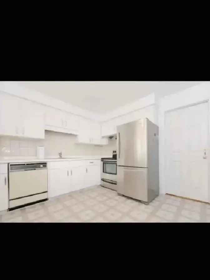 North York Townhouse for Rent - 4 Beds, 3 Baths, Hwy 404 Access