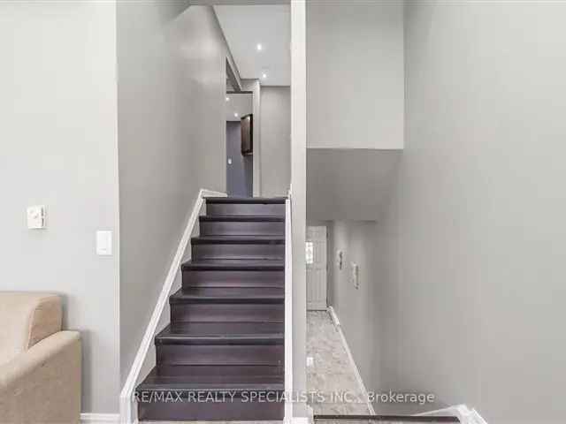 Townhouse For Sale in Brampton, Ontario