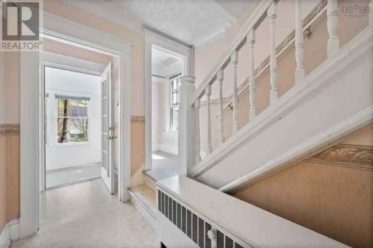 Beautiful Classic North End Home Near Parks and Waterfront